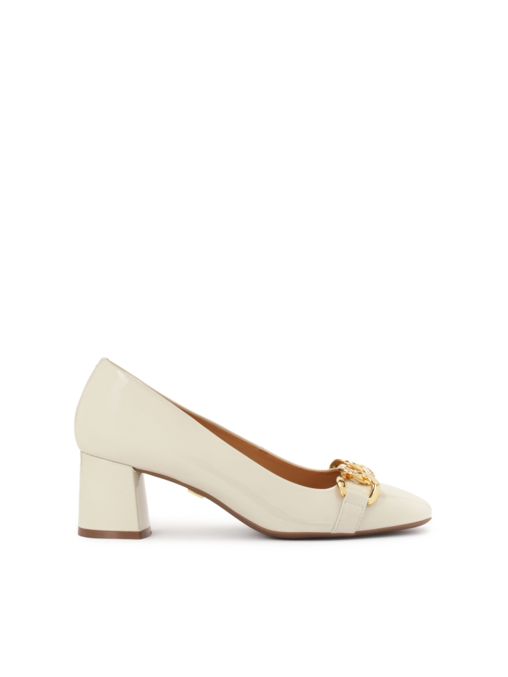 Cream patent leather pumps with metal embellishment