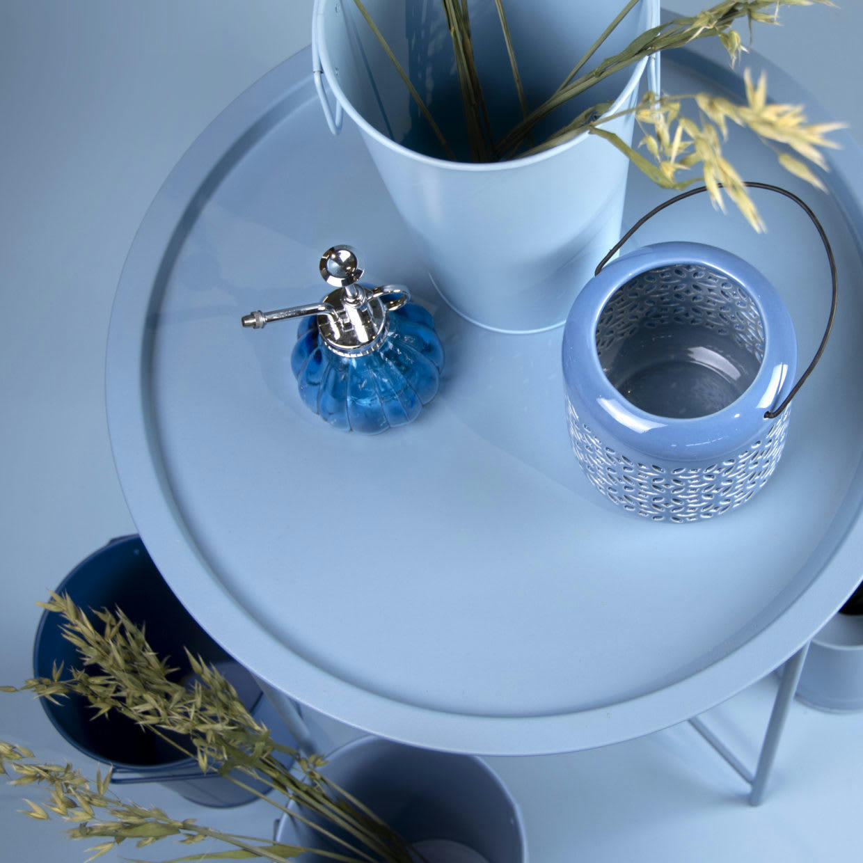 - Table d'appoint en acier nuances de bleu