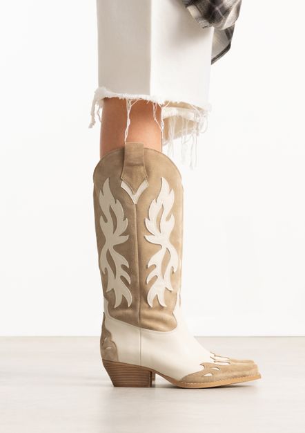 Beige suède cowboylaarzen met sierstiksels