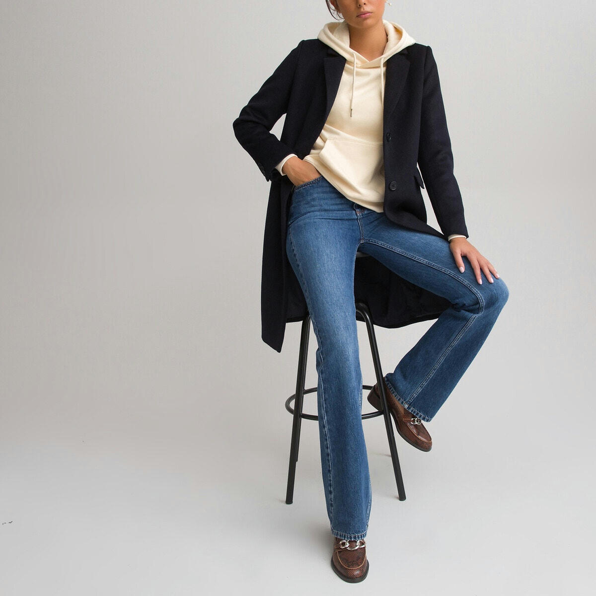 Manteau boutonné, en drap de laine