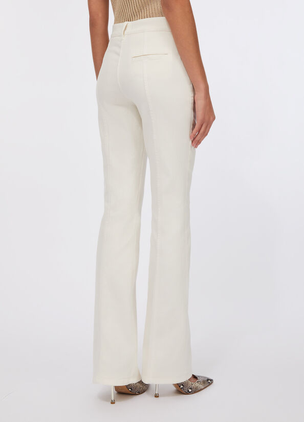 Pantaloni flare