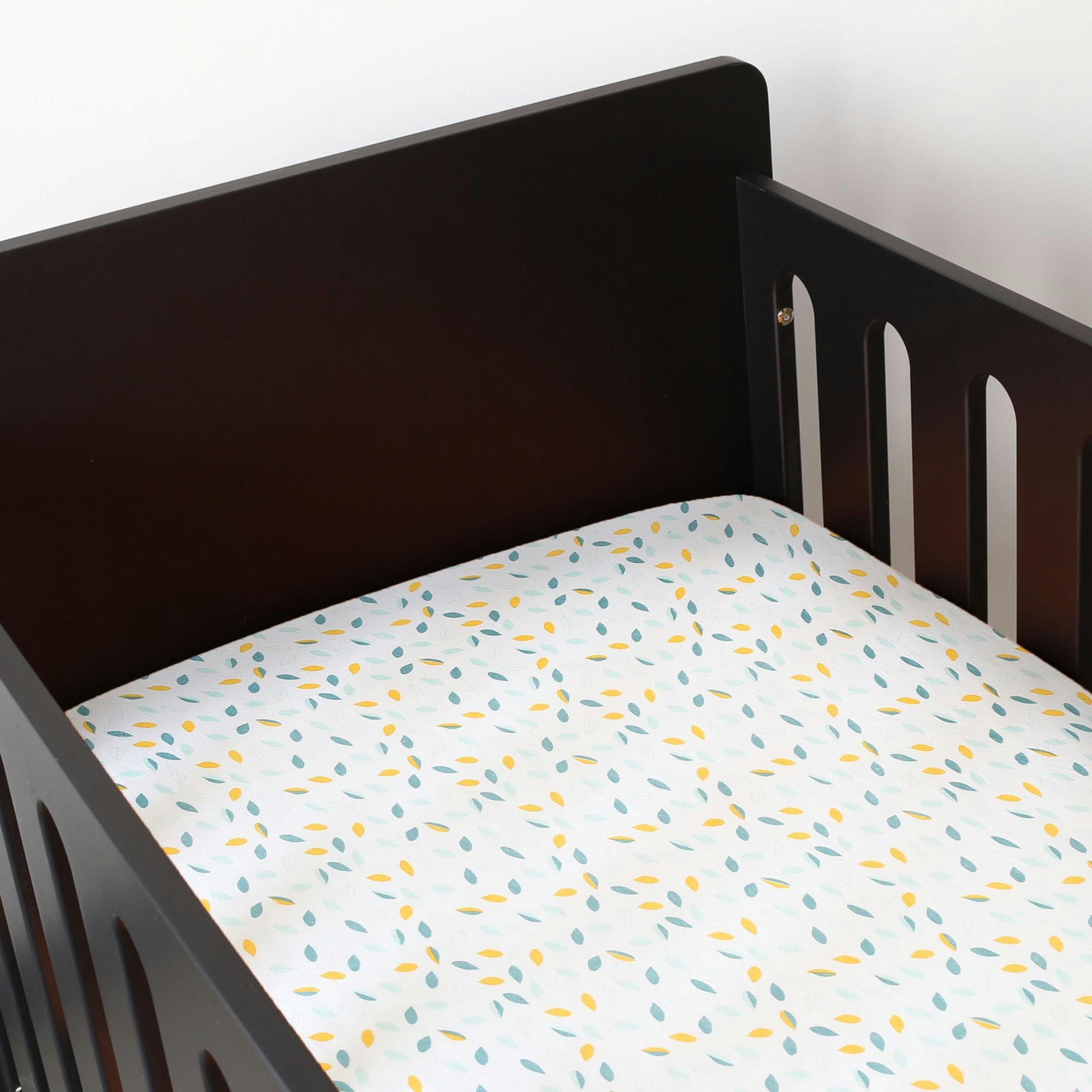 - Drap housse lit bébé modèle feuille
