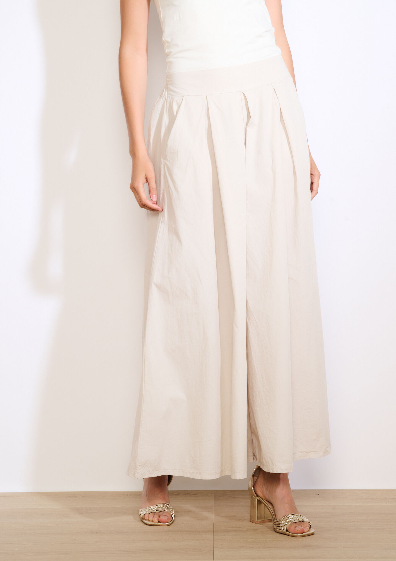 Losvallende soepel vallende broek