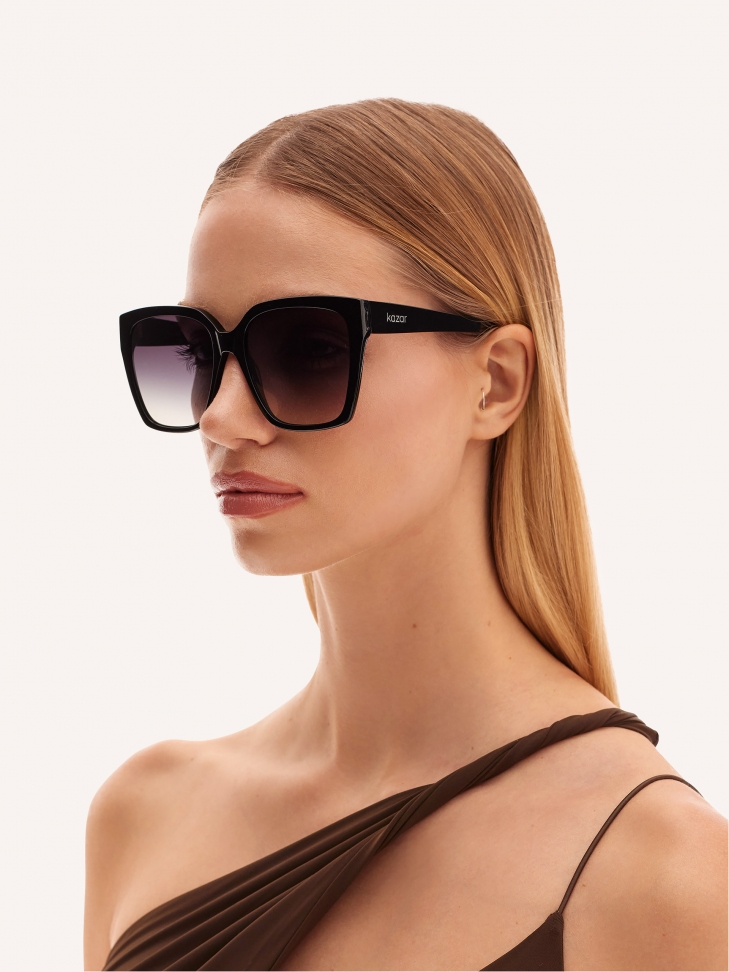 Ladies' black Wayfarer sunglasses