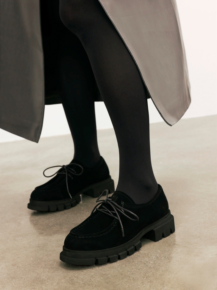 Suede lace-up shoes with tread