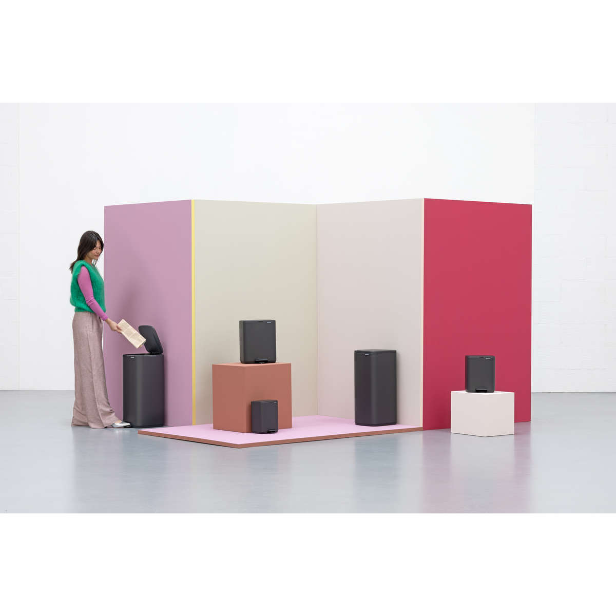 Brabantia Bo Pedaalemmer, 12 liter, stil sluitend, kunststof binnenemmer - Mineral Infinite Grey