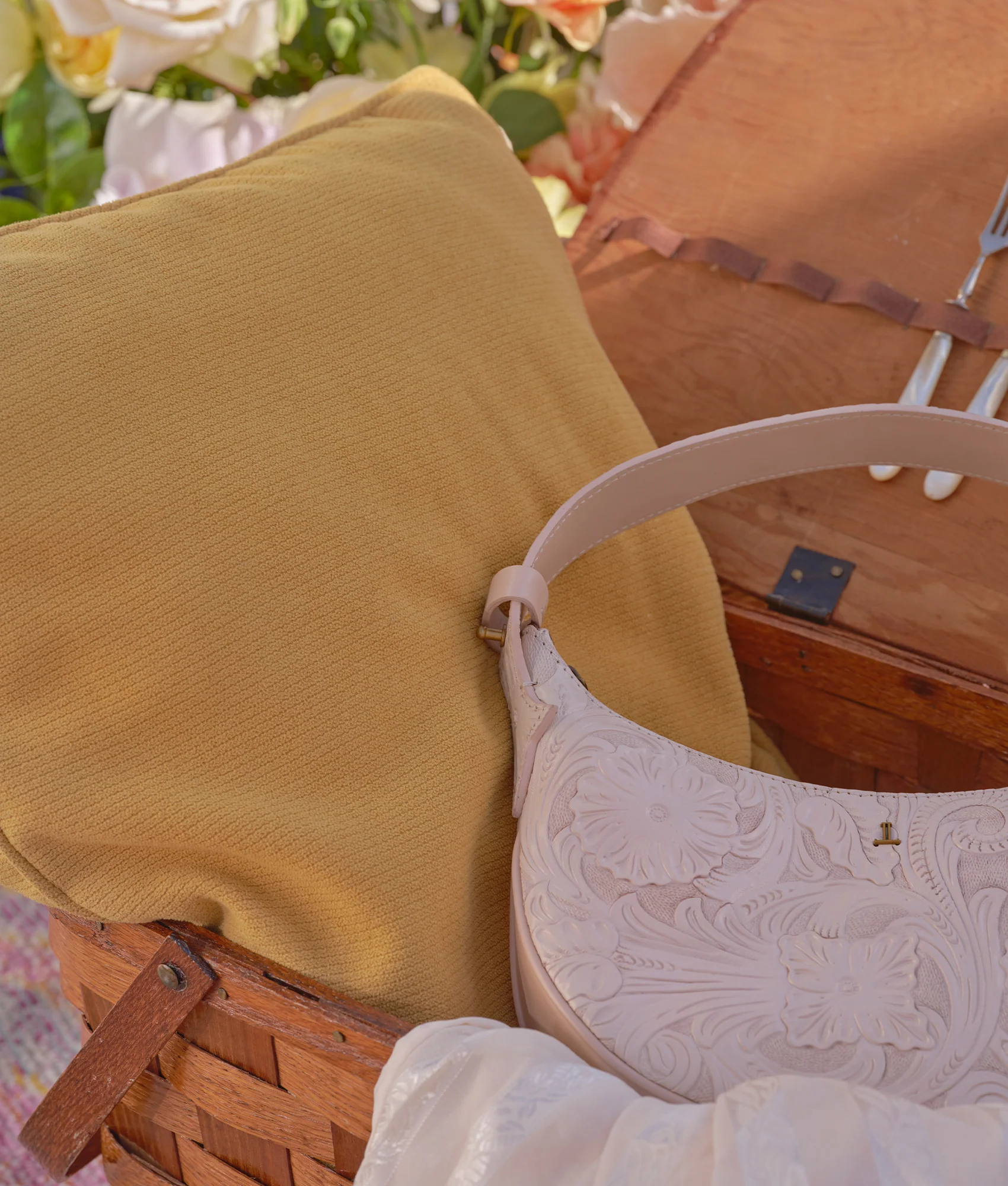 Intagliare Saddle Bag - Blush