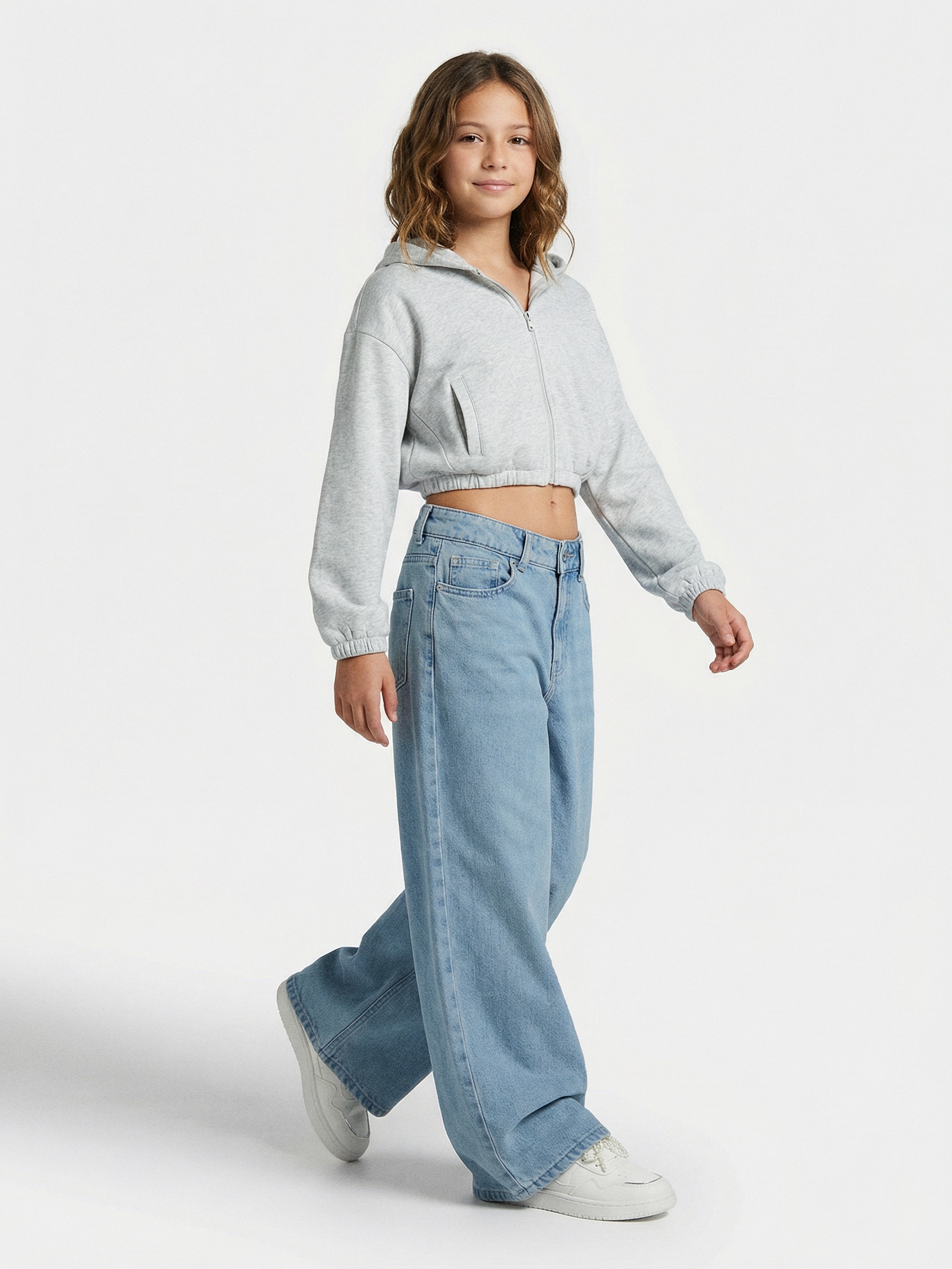 Jeansy wide leg z efektem sprania