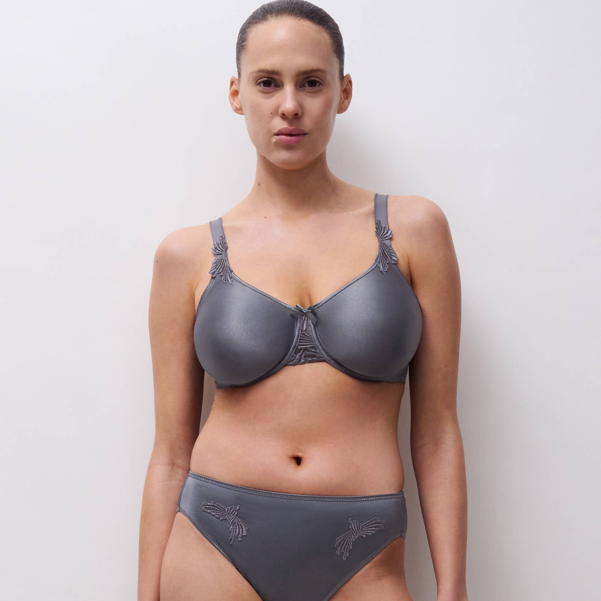 Soutien-gorge forme embo&icirc;tante maille satinée Hedona- avec armatures