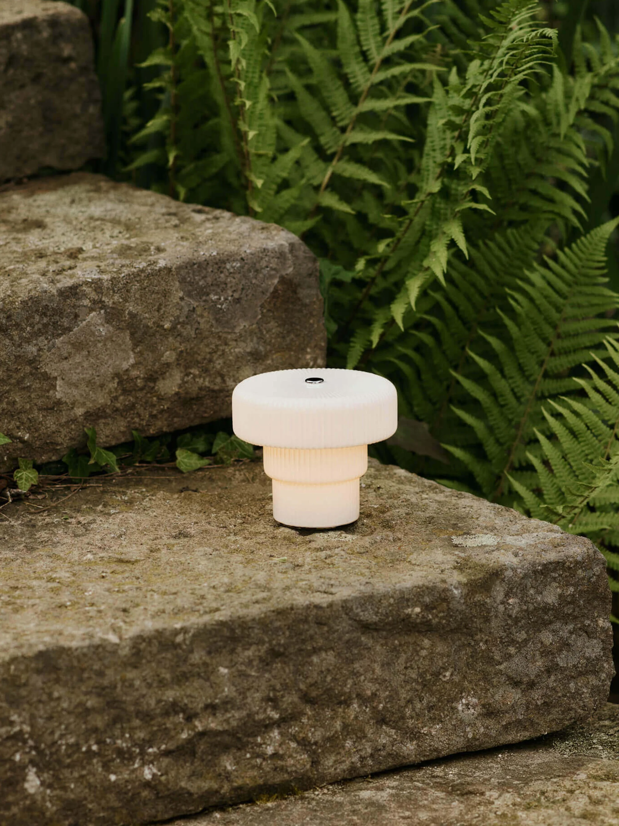 Mobile LED-Tischleuchte Ripple aus mundgeblasenem Glas, dimmbar