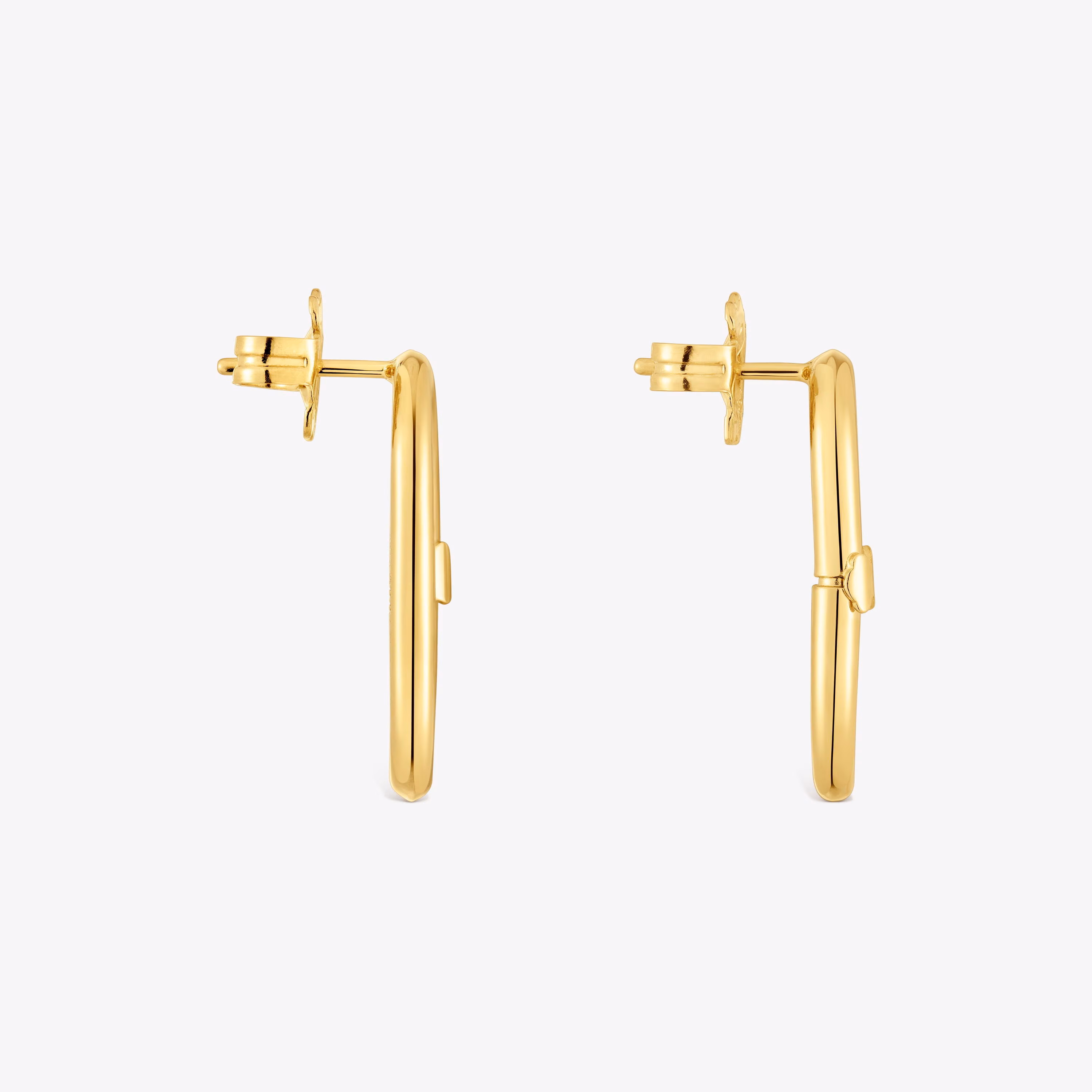 Pendientes cortos con baño de oro 18 kt sobre plata Hold Oval