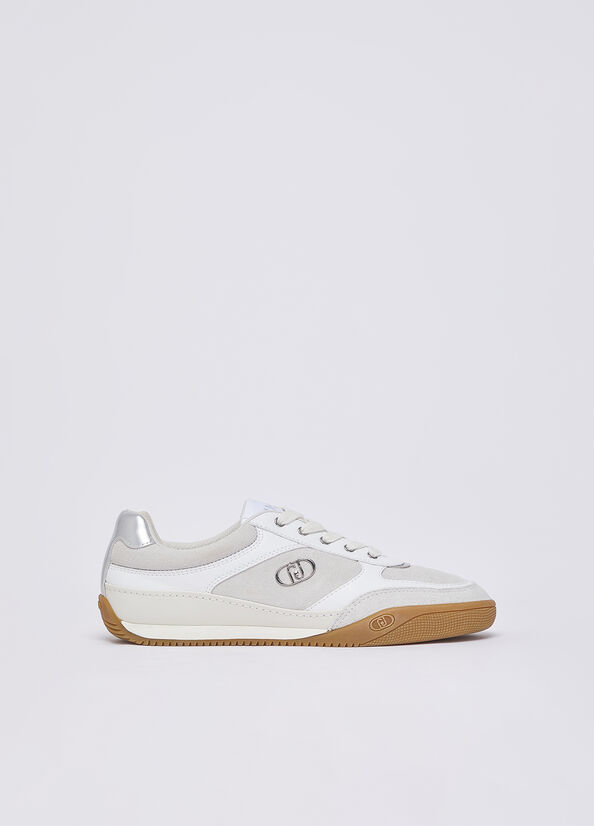 Sneakers in suede