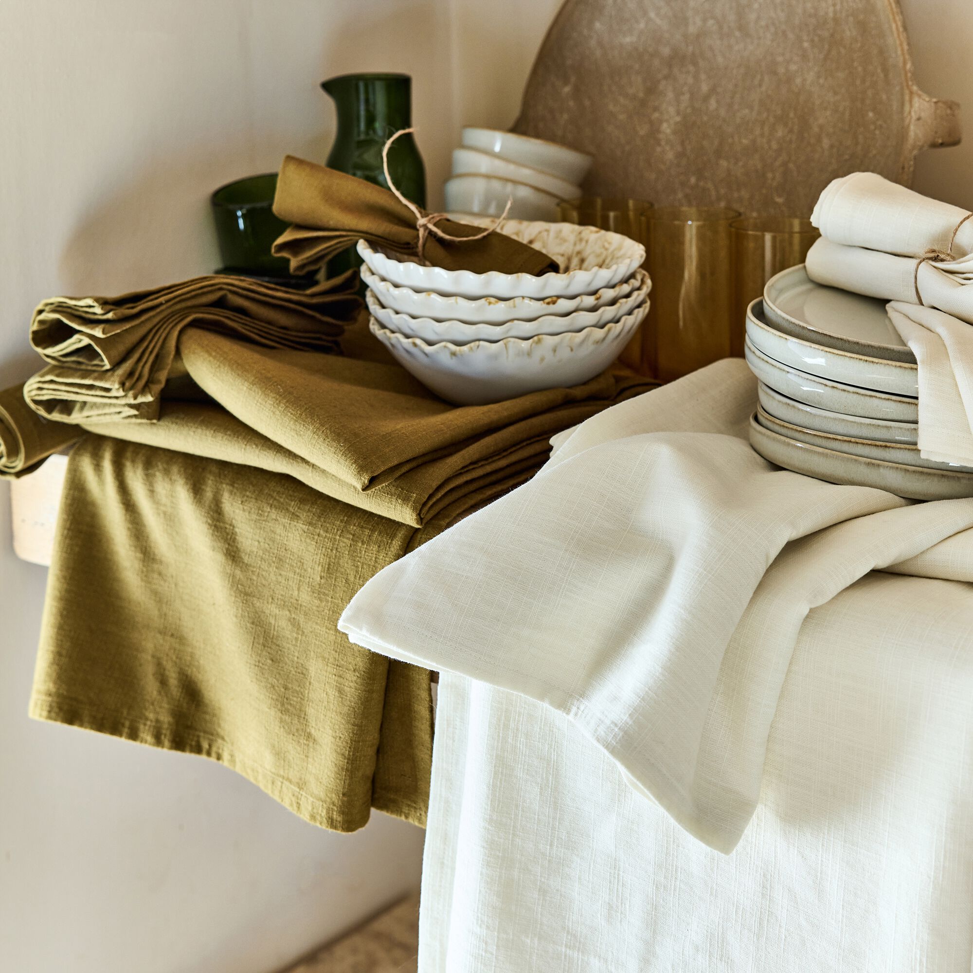 LANIS - Nappe en coton 150x250cm - vert mousse