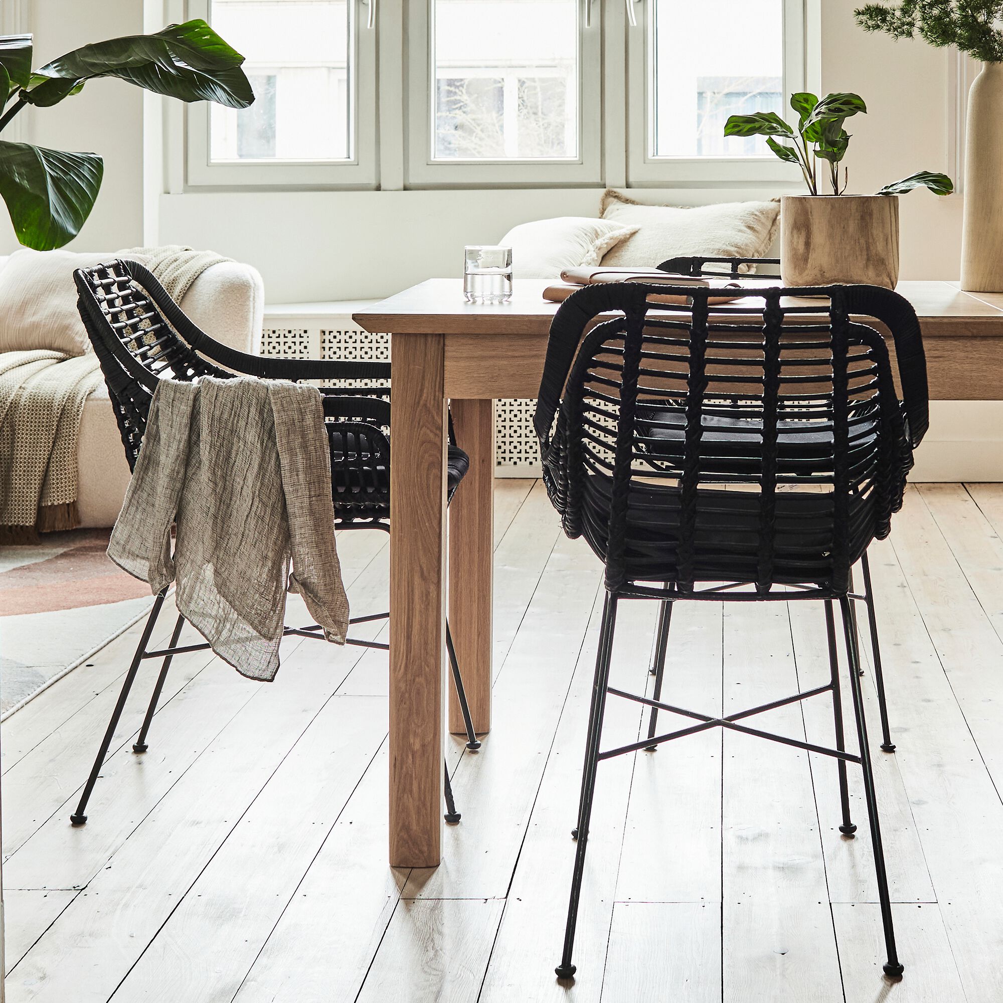 MILOU - Chaise en rotin avec accoudoirs - noir