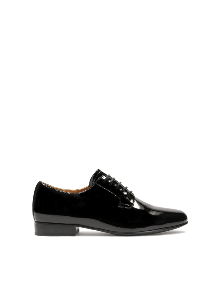 Women’s lace-up patent leather shoes