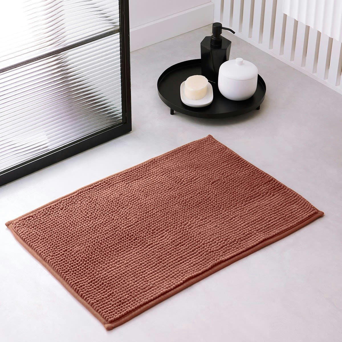 ESSENTIAL - Tapis de bain Bubble uni en Polyester Rouge 60x40 cm