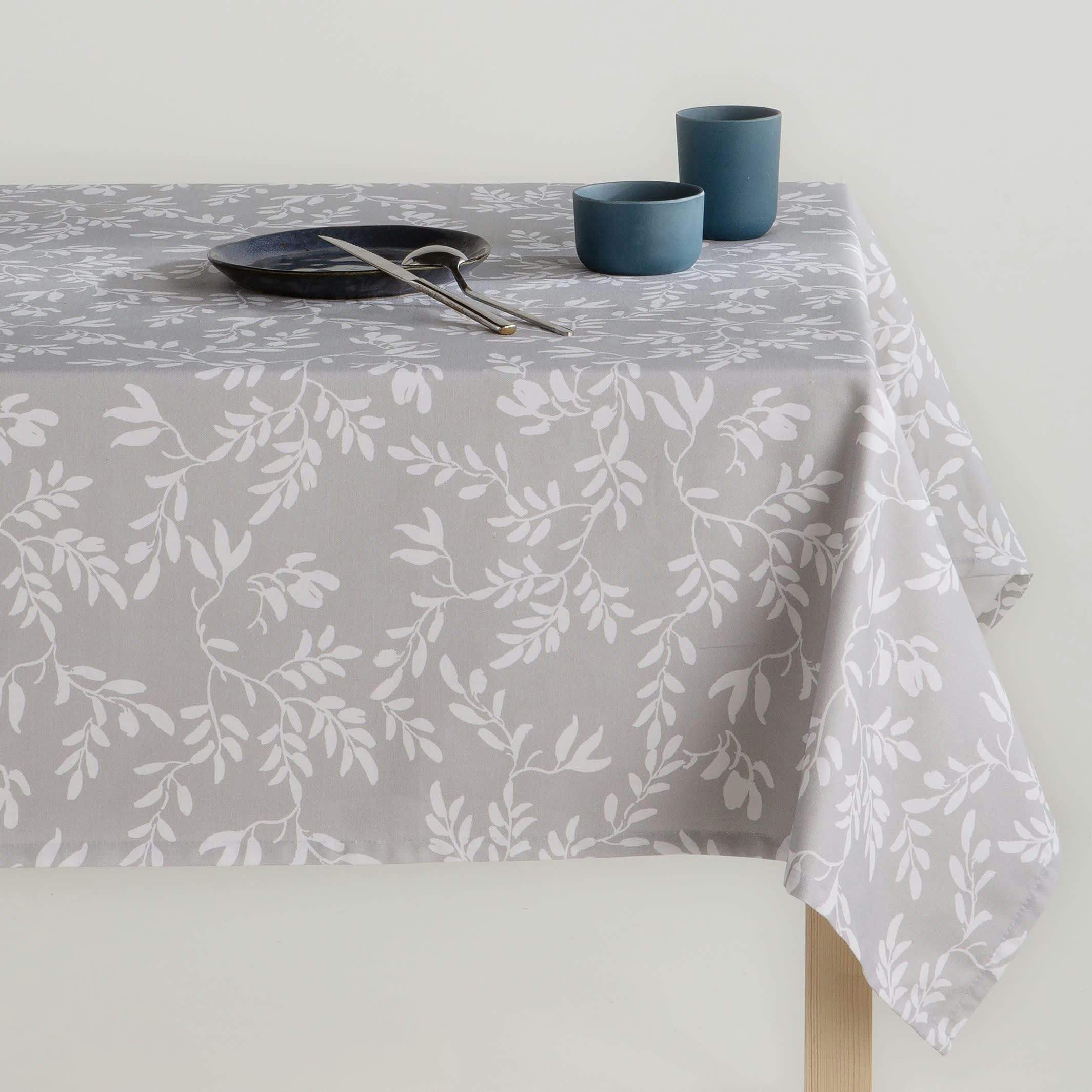 TANIA GRIS - Nappe en coton biologique antitâche imprimée gris 140x140 cm