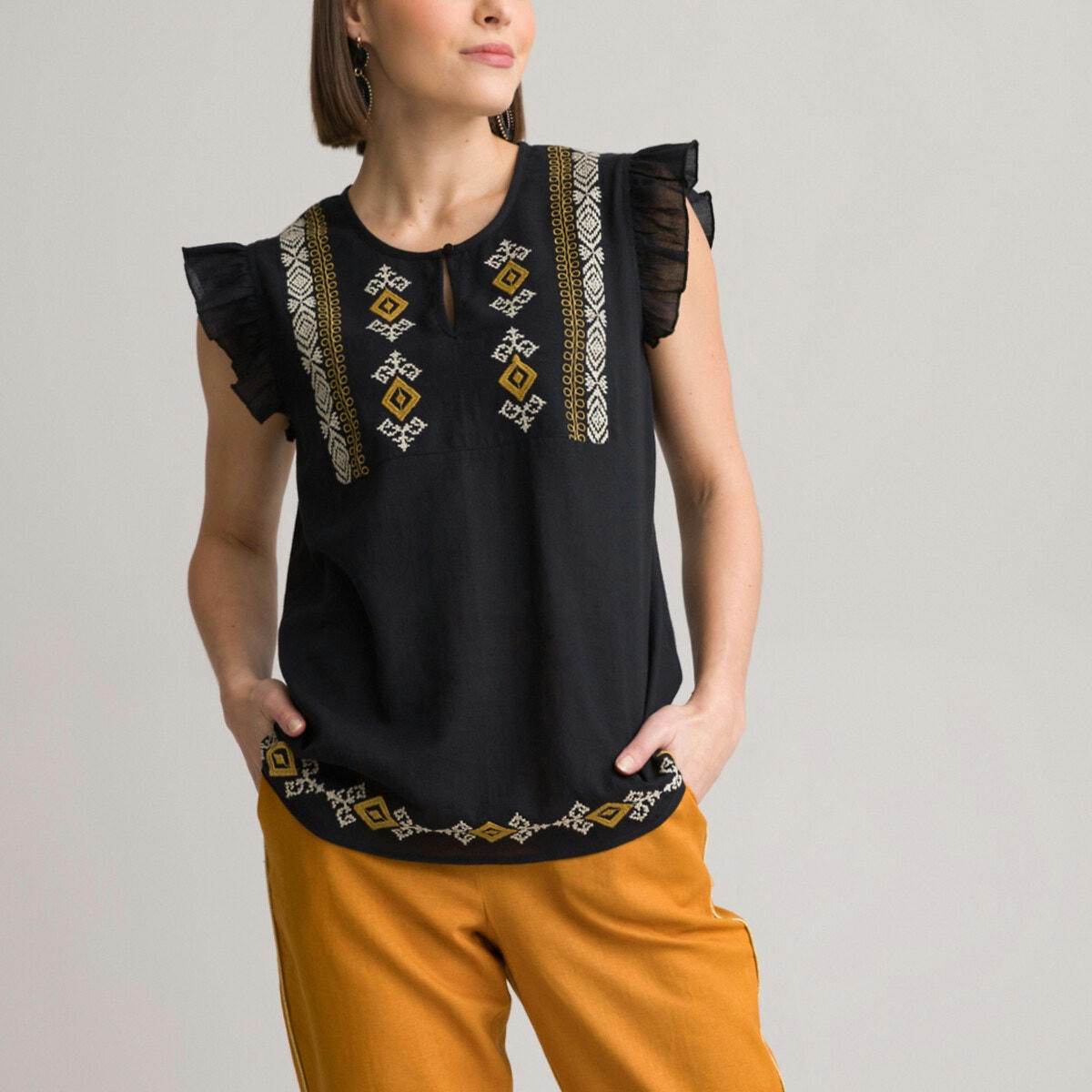 Blouse brodée, col rond, sans manches