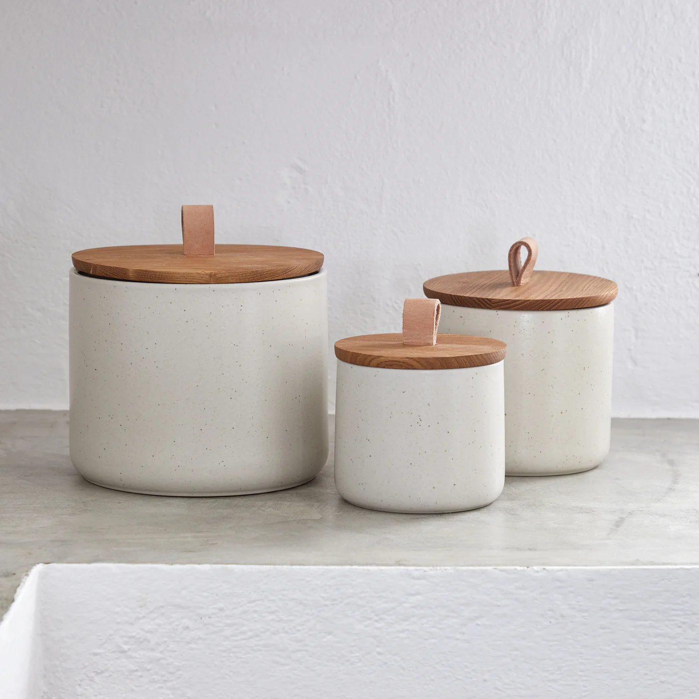 Large Canister 20 with Oak Wood Lid Pacifica, Casafina by COSTA NOVA