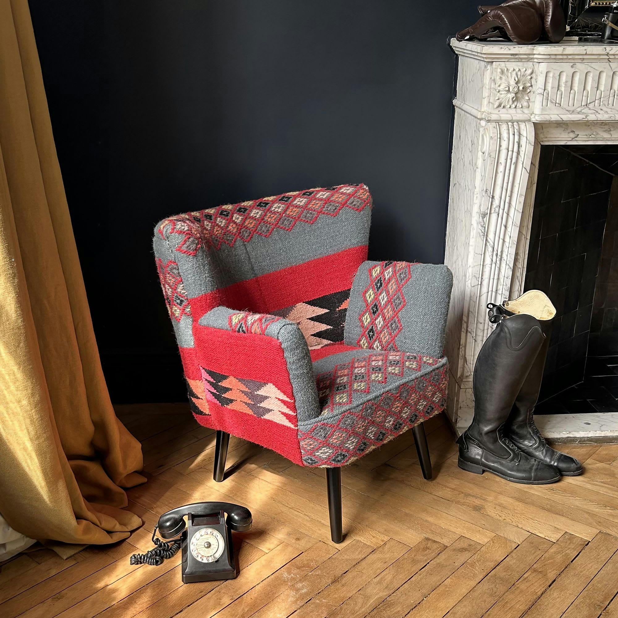 INCA - Fauteuil en kilim brodé main et pieds en bois noir