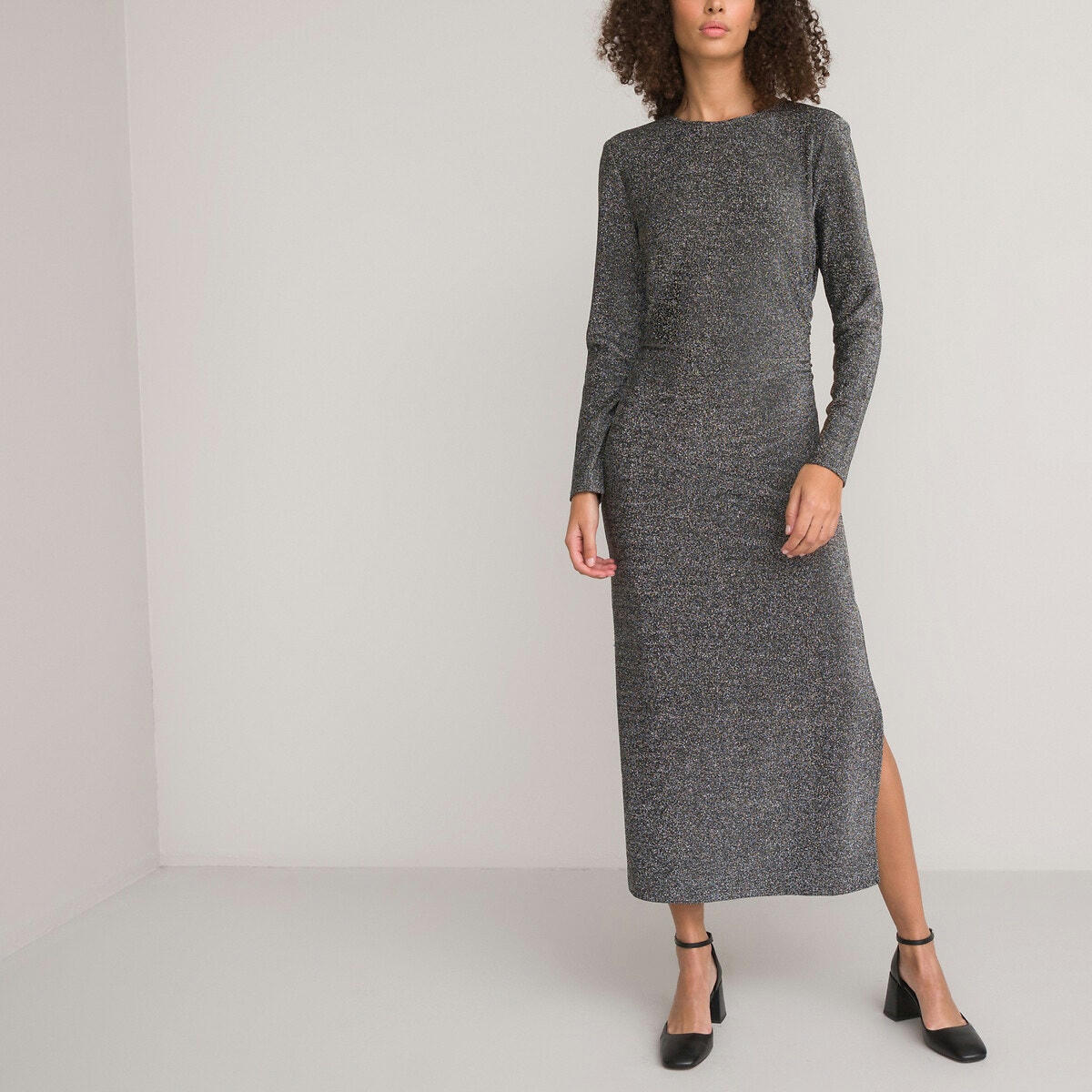 Robe pailletée longue, décolleté dos