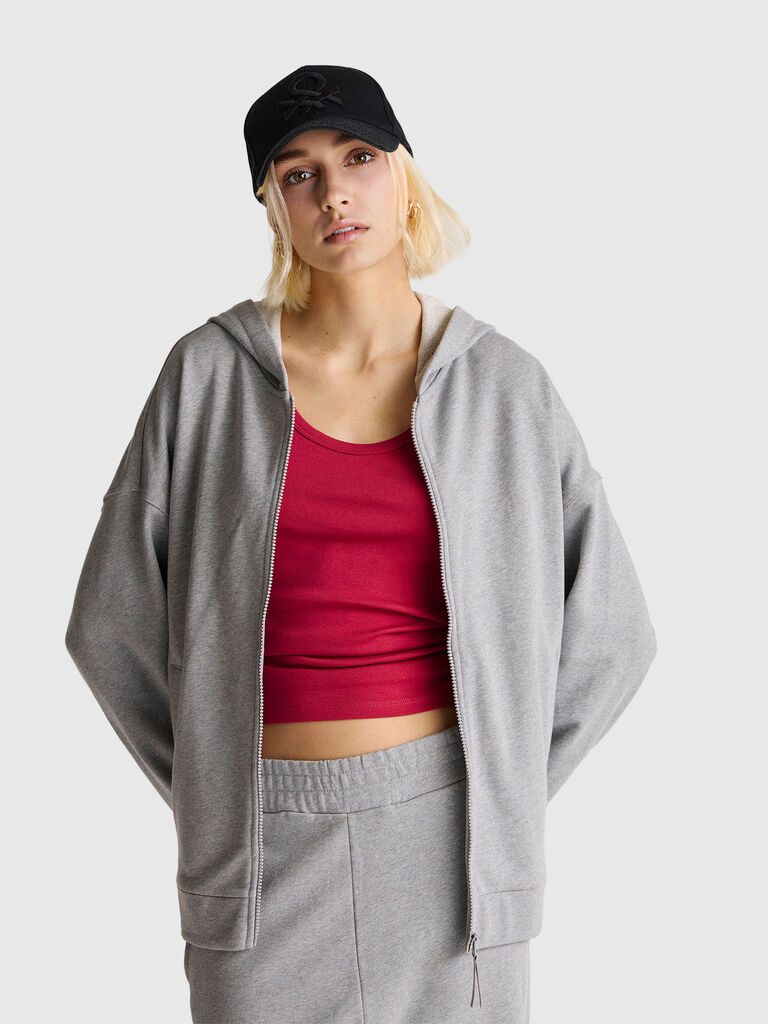 100% cotton sweatshirt with zip and hood