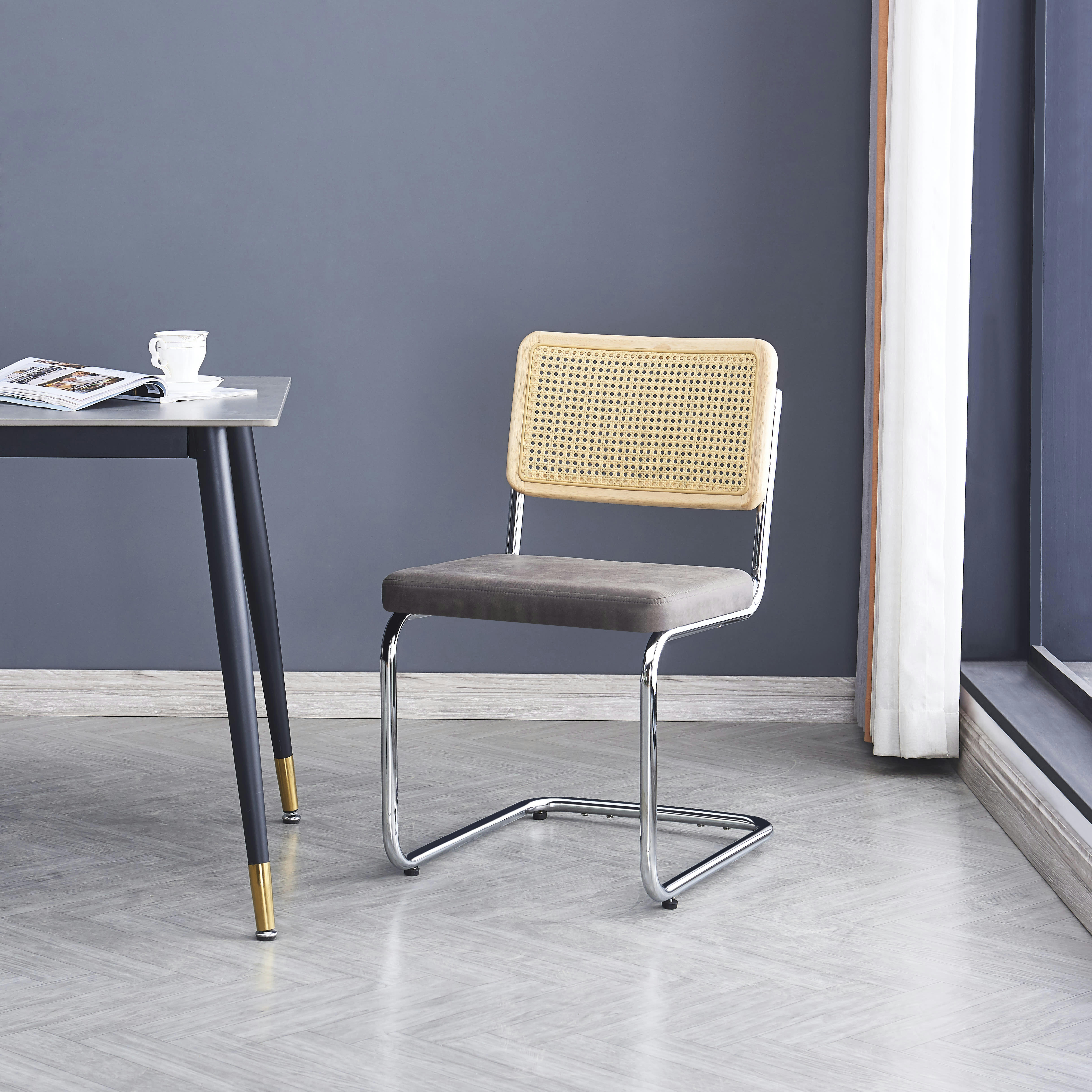 - Lot de 2 chaises en métal et cannage avec assise en simili noir