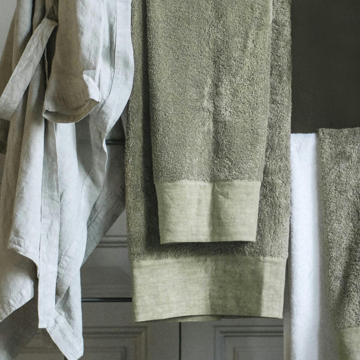 SERVIETTE DE TOILETTE - Serviette de toilette finition lin lavé kaki 50x100