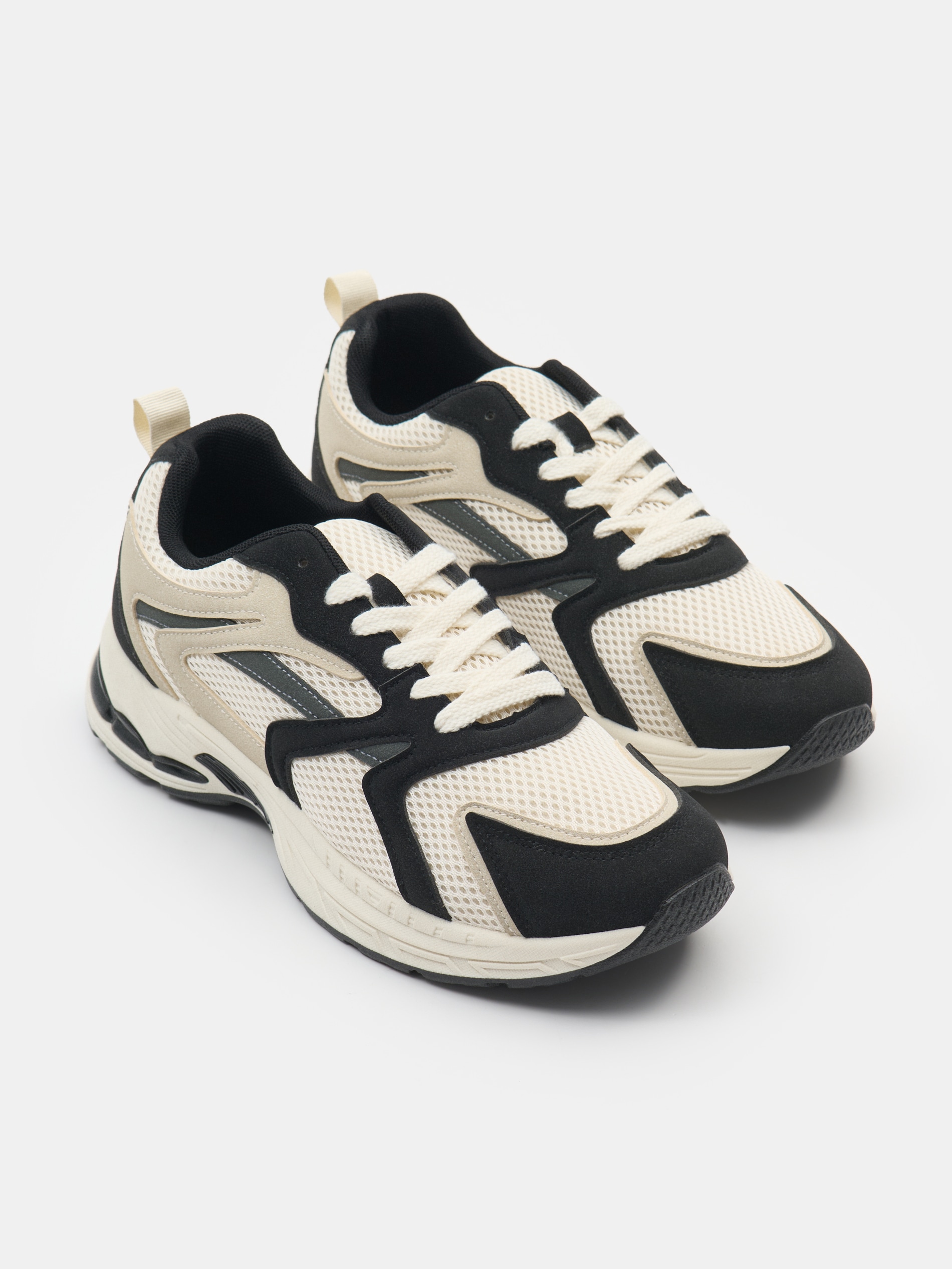 Sneakersy z siatką i kontrastowymi wstawkami