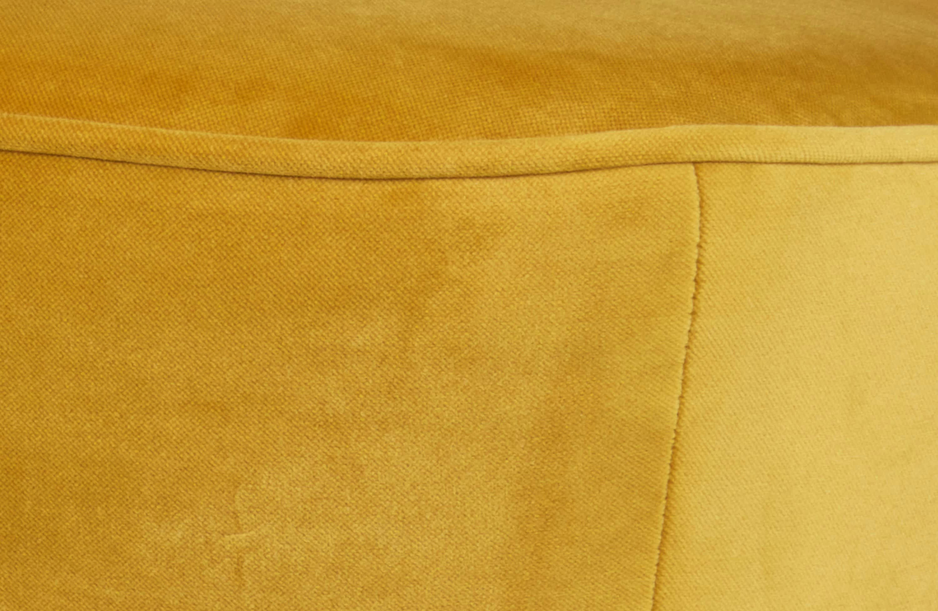 SARA - Grand pouf rond en velour ocre