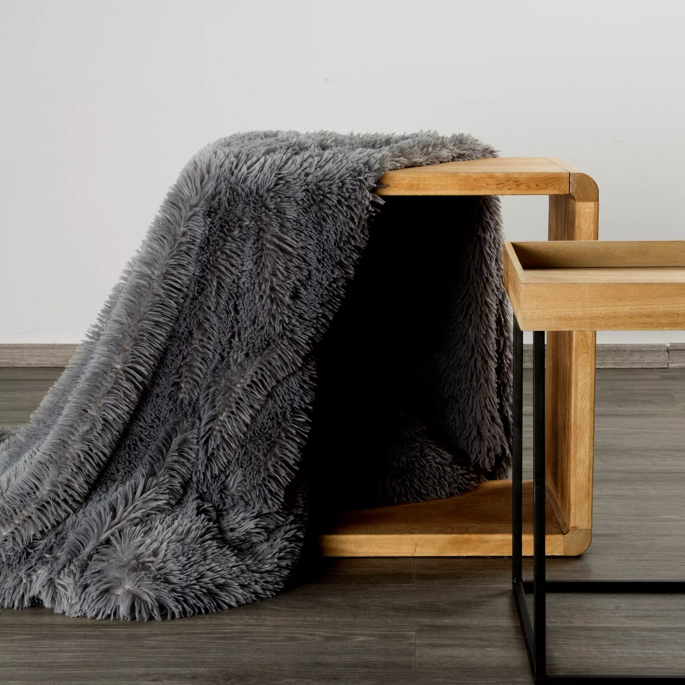 Koc o strukturze miękkiego futra 150x200 cm stalowy TIFANY 1 Design 91
