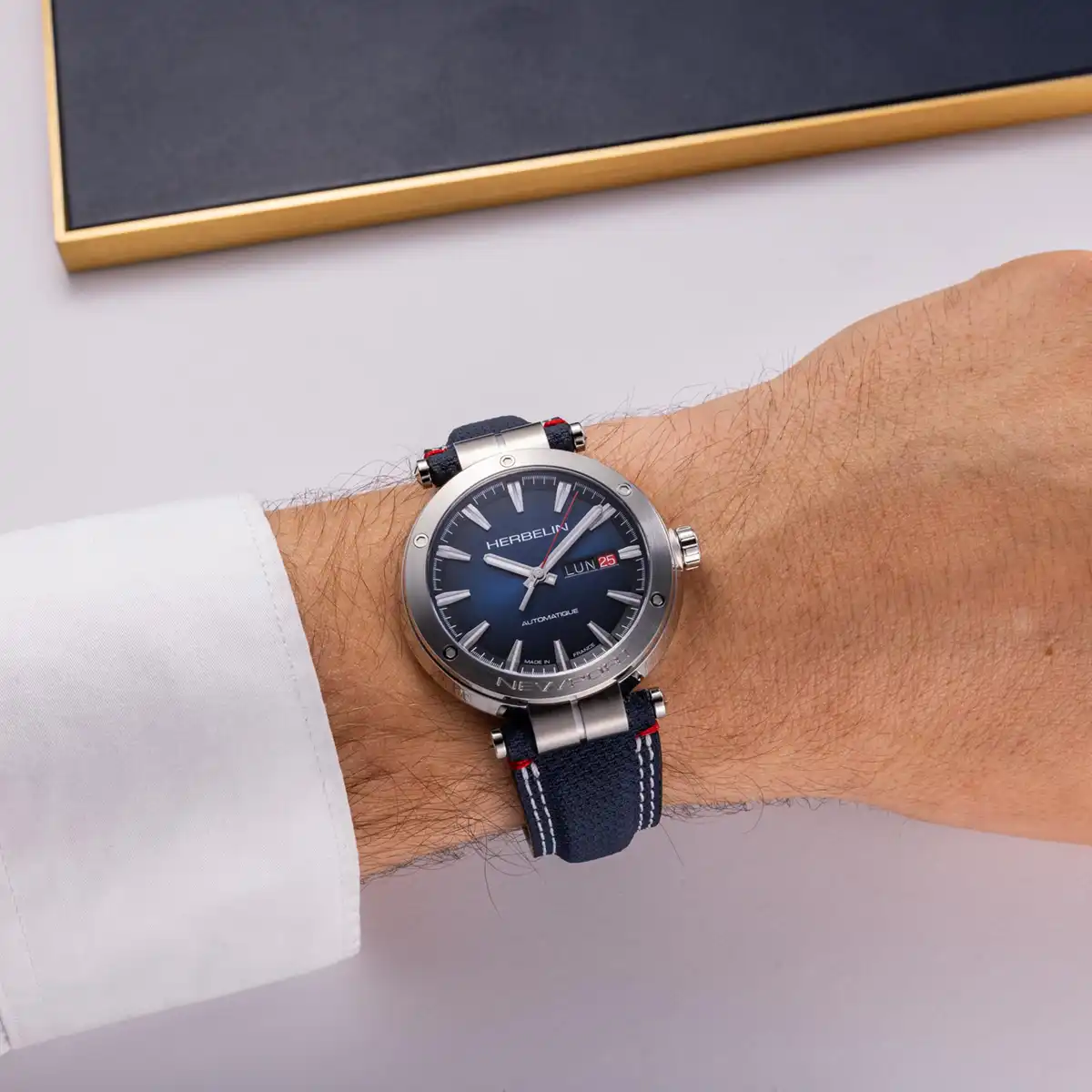 NEWPORT – AUTOMATIQUE & DAY DATE – TEXTILE BLEU