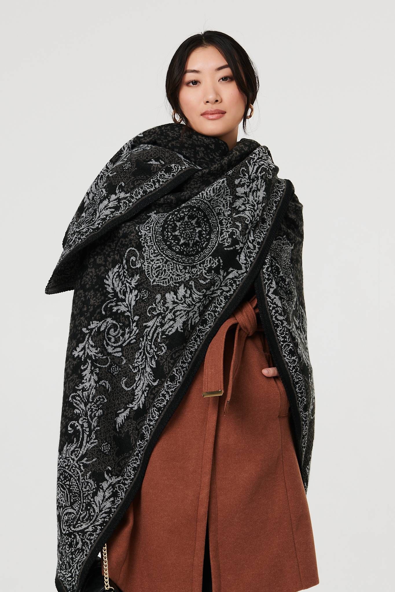 Izabel London Damask Print Hanky Hem Poncho