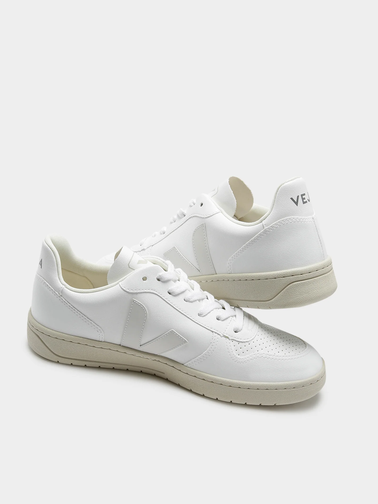 Unisex V-10 Leather Sneakers