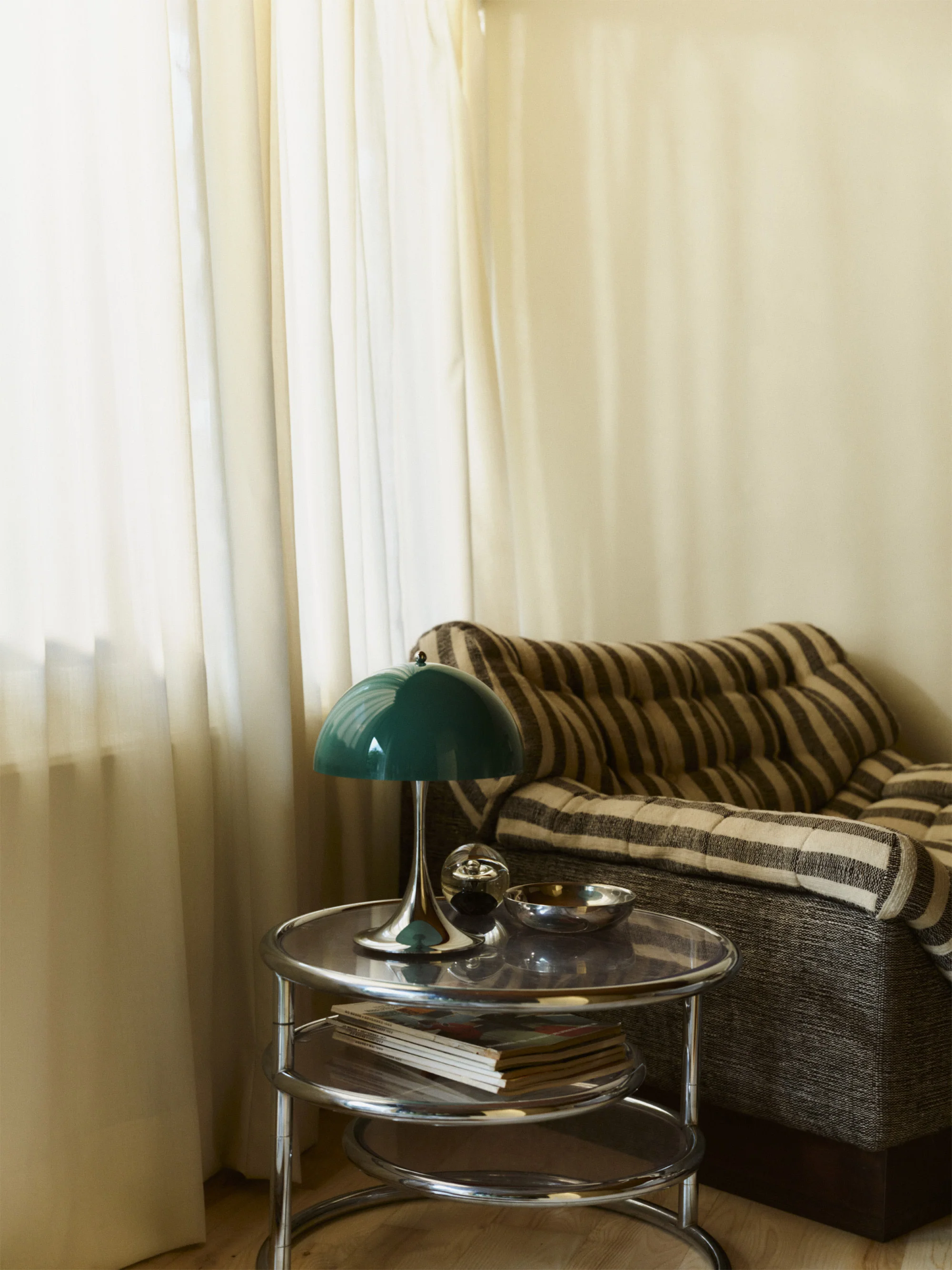 Mobile dimmbare LED-Tischlampe Panthella 250, Design Verner Panton