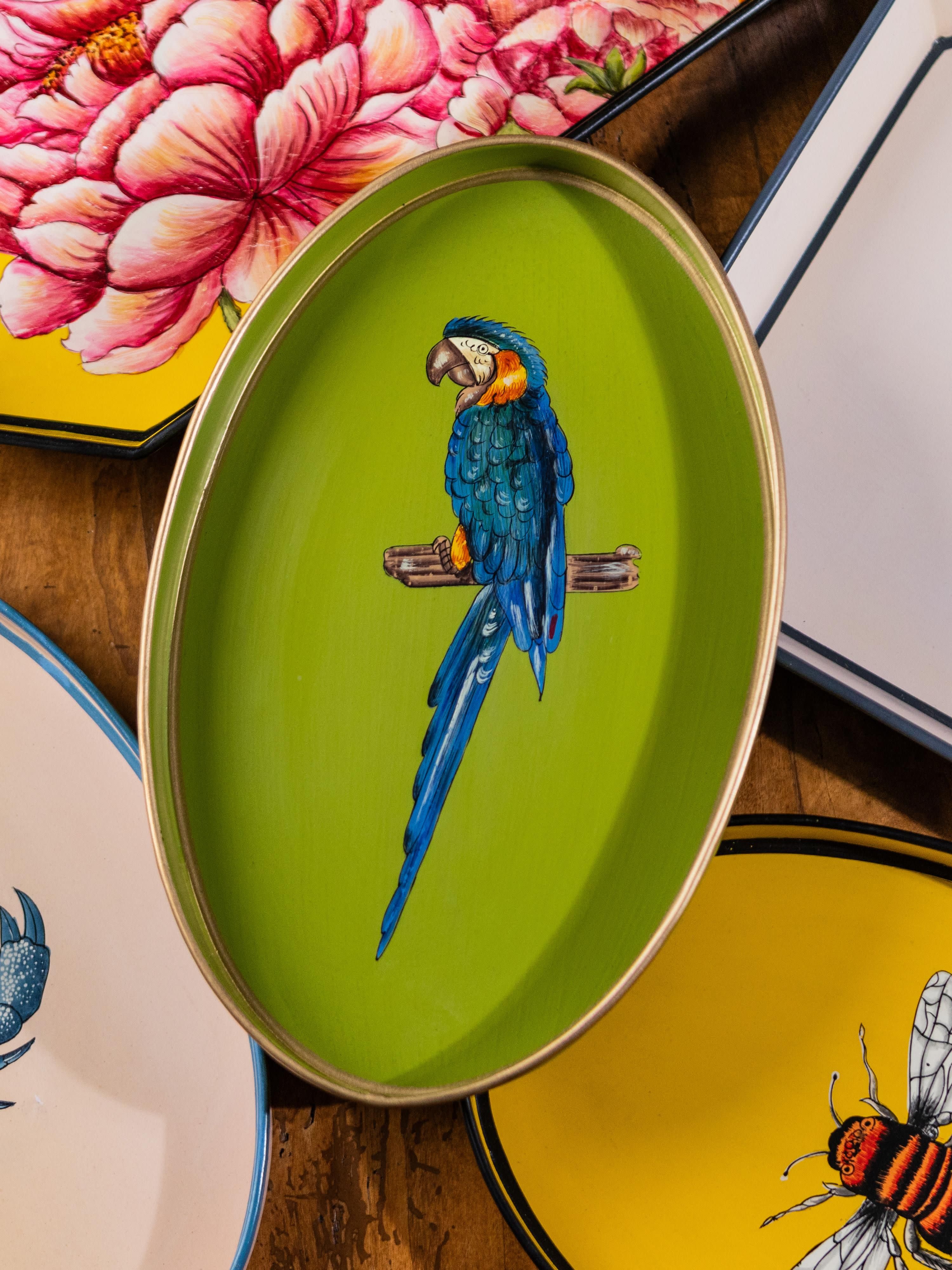 Handbemaltes Dekotablett Fauna mit Papageien-Motiv