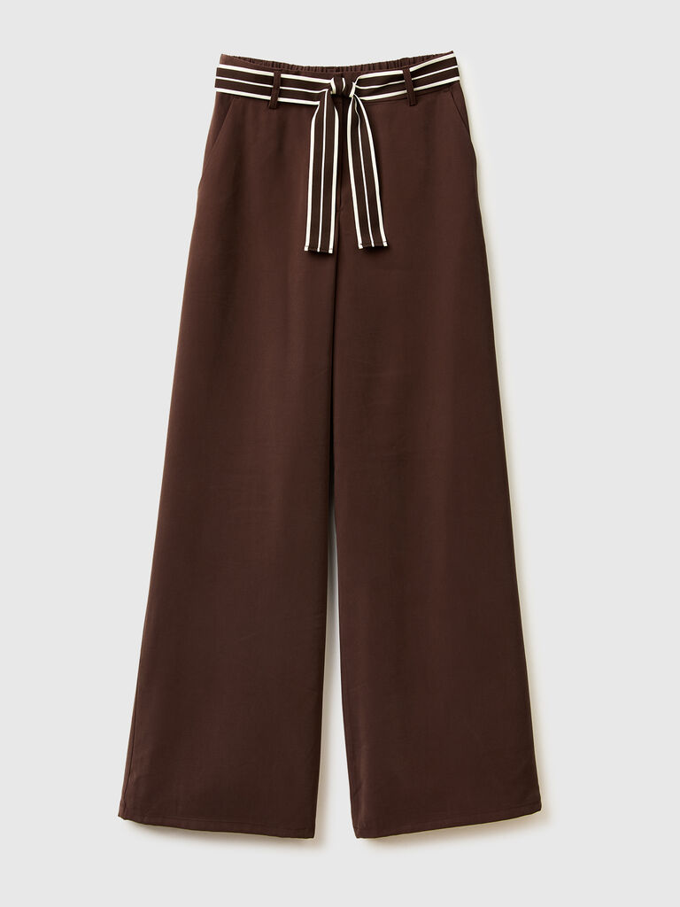 Trousers with striped belt