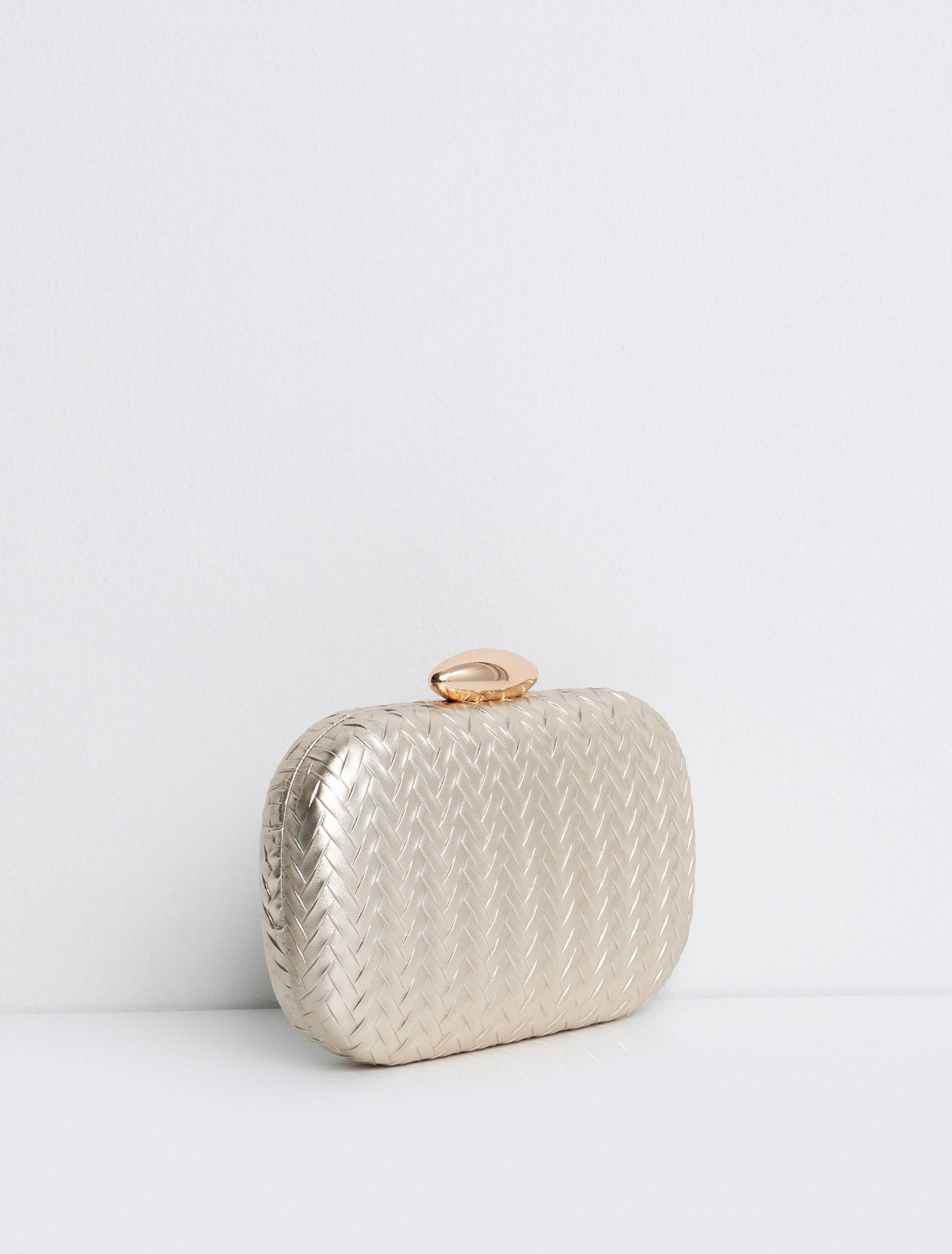 Clutch με ανάγλυφη πλέξη