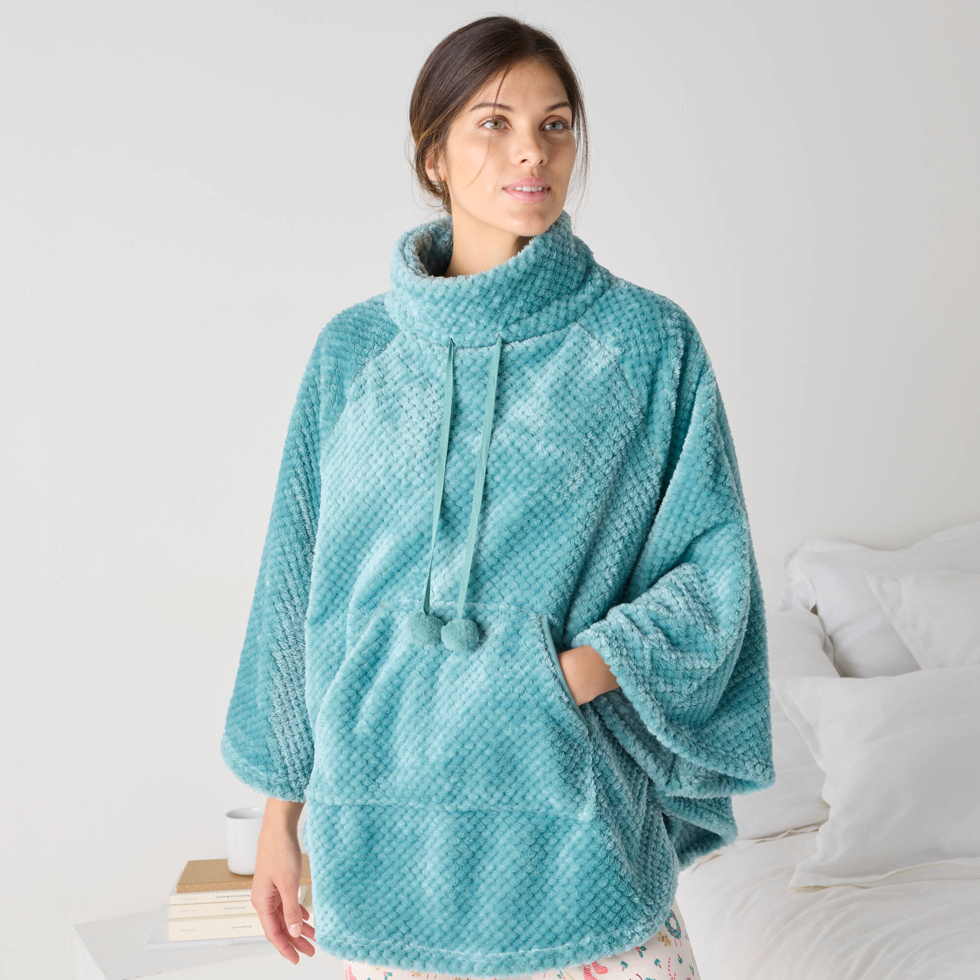 Poncho maille polaire texturée, col montant