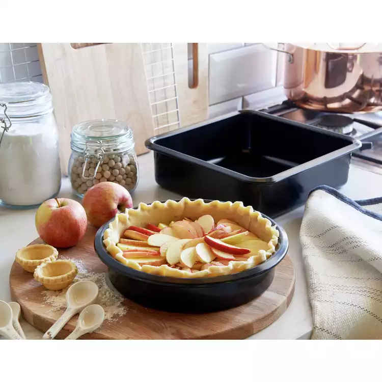 Habitat 2 Piece Non Stick Cake Tins