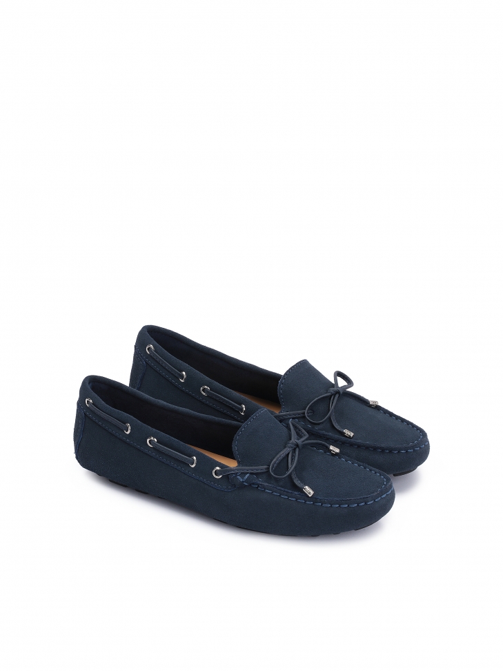 Ladies’ navy blue moccasins with an elastic sole turned out on the heel