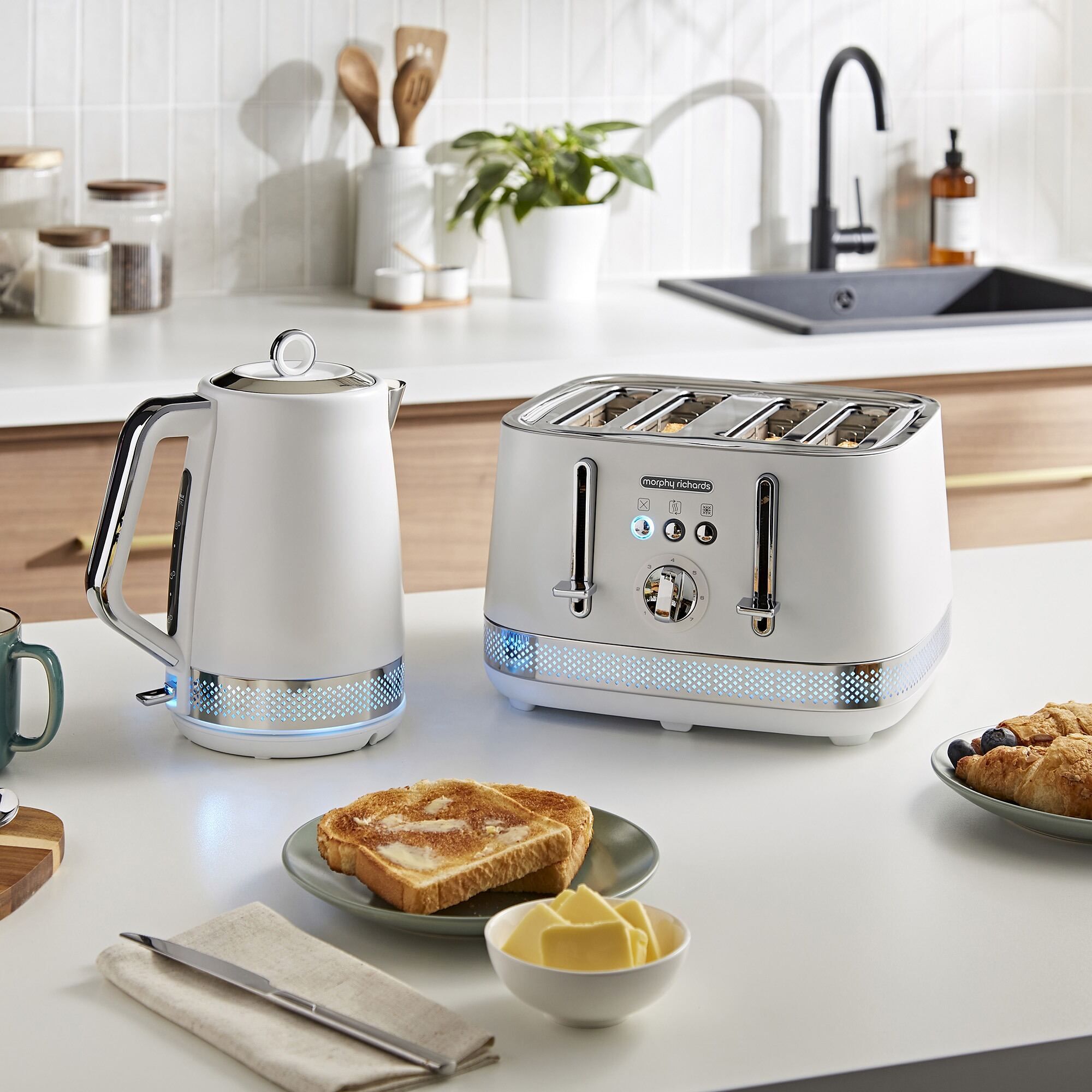 Morphy Richards Illumination Kettle and Toaster Set