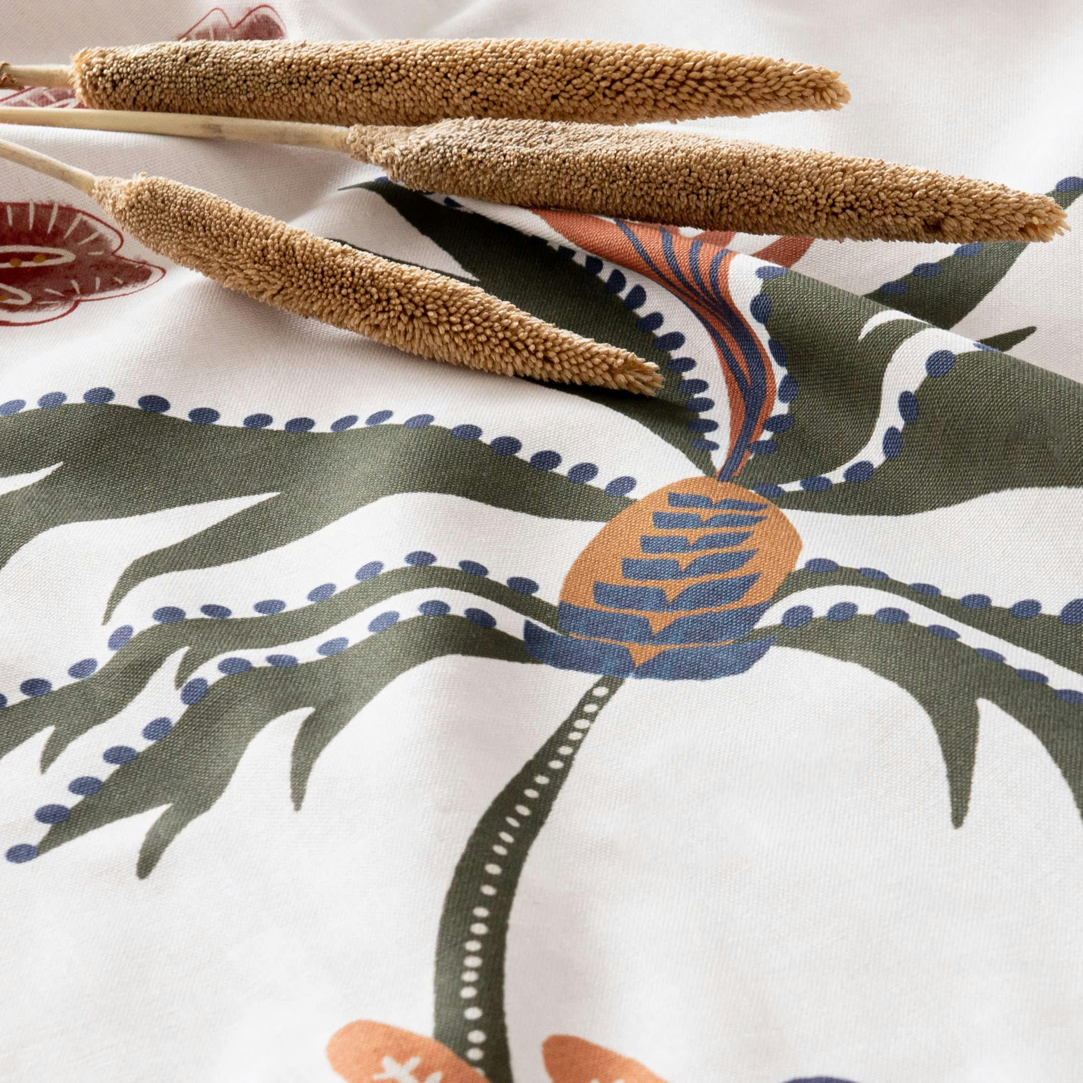 DALIR - Nappe en coton biologique imprimé feuillage multicolore 150x250