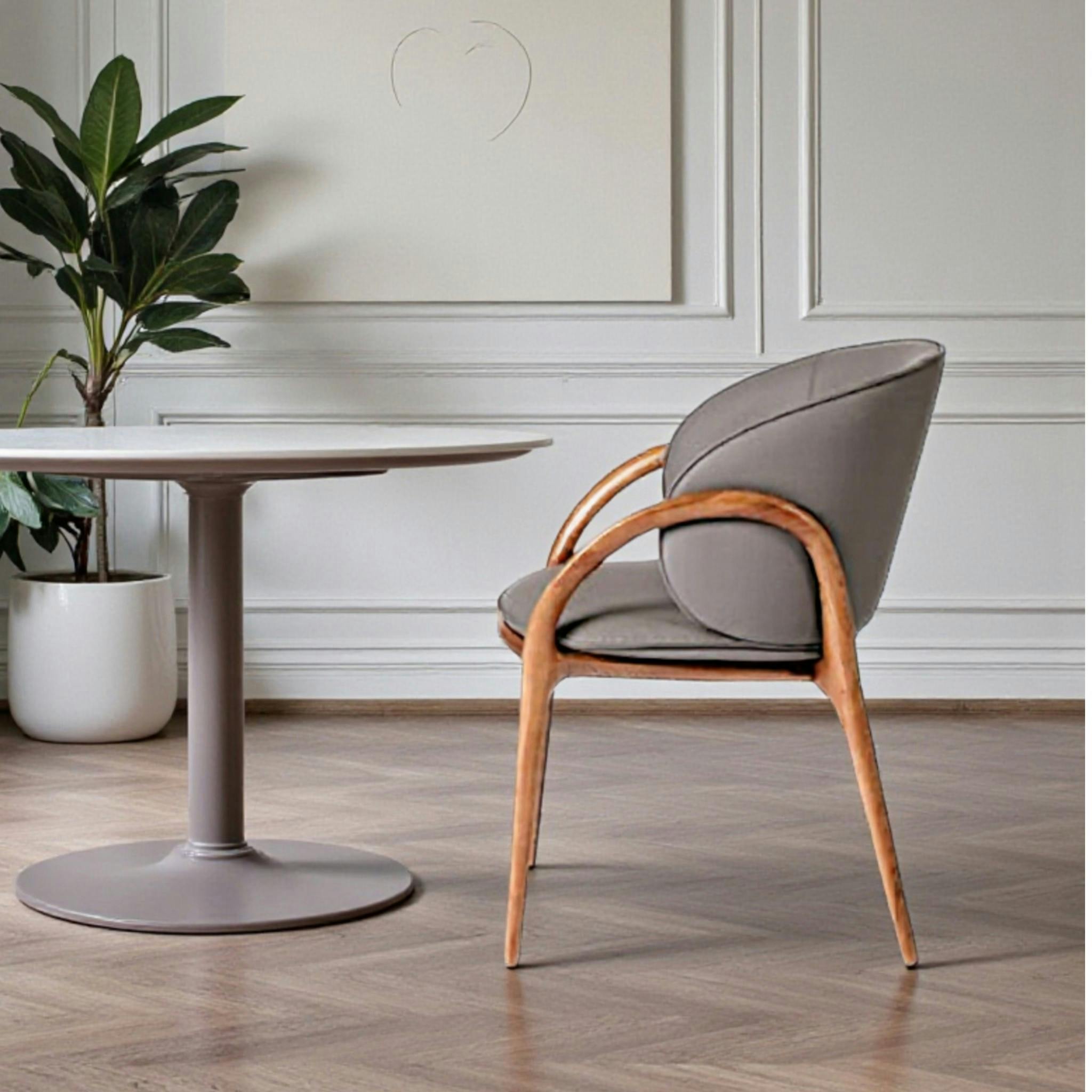 Chaise en cuir gris foncé dos rond accoudoirs bois brun ALDER