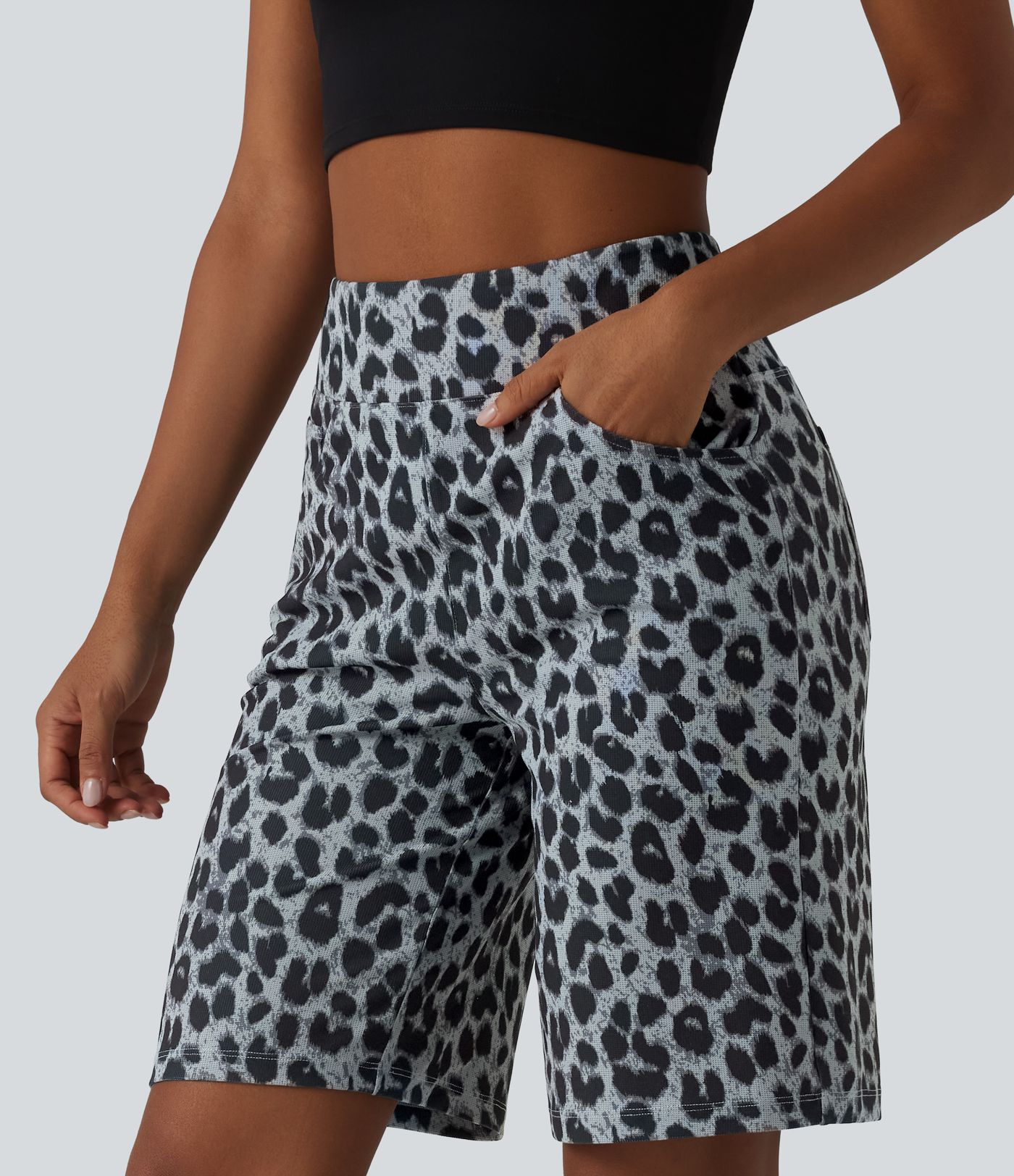 Short ample taille haute en tissu gaufré imprimé léopard 25 cm avec poches