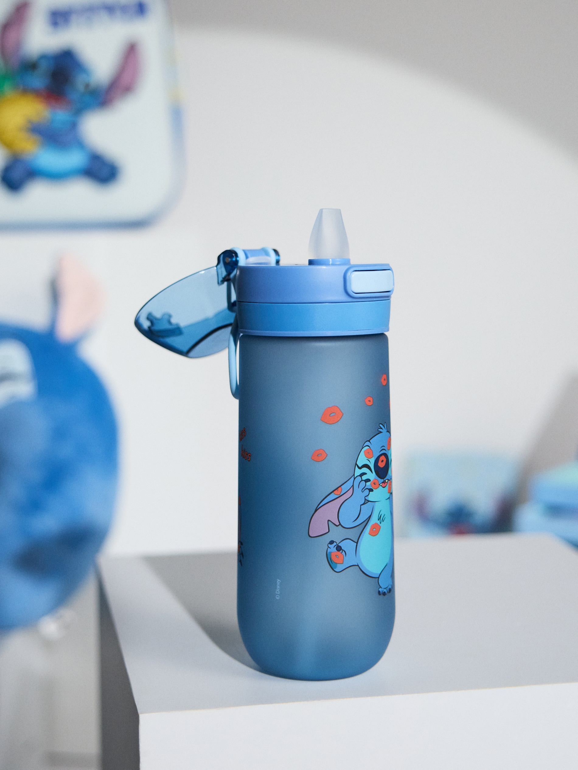 Bidon z uchwytem i słomką Stitch