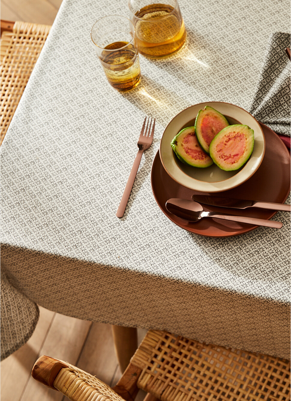 NAPPE EN COTON ENDUIT IMPRIMÉ PETITES FLEURS BLANC / GRIS