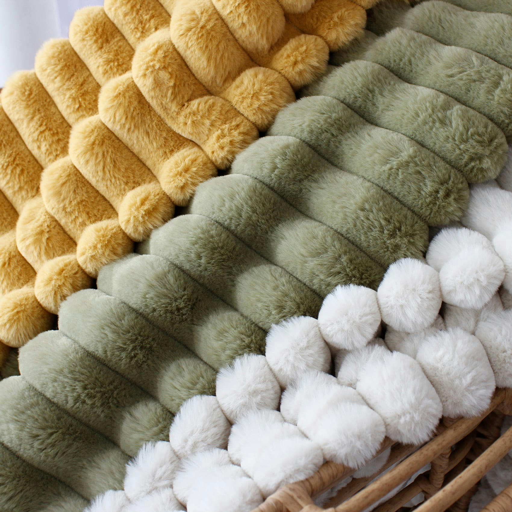 - Coussin côtelé effet fourrure blanc 40x40cm