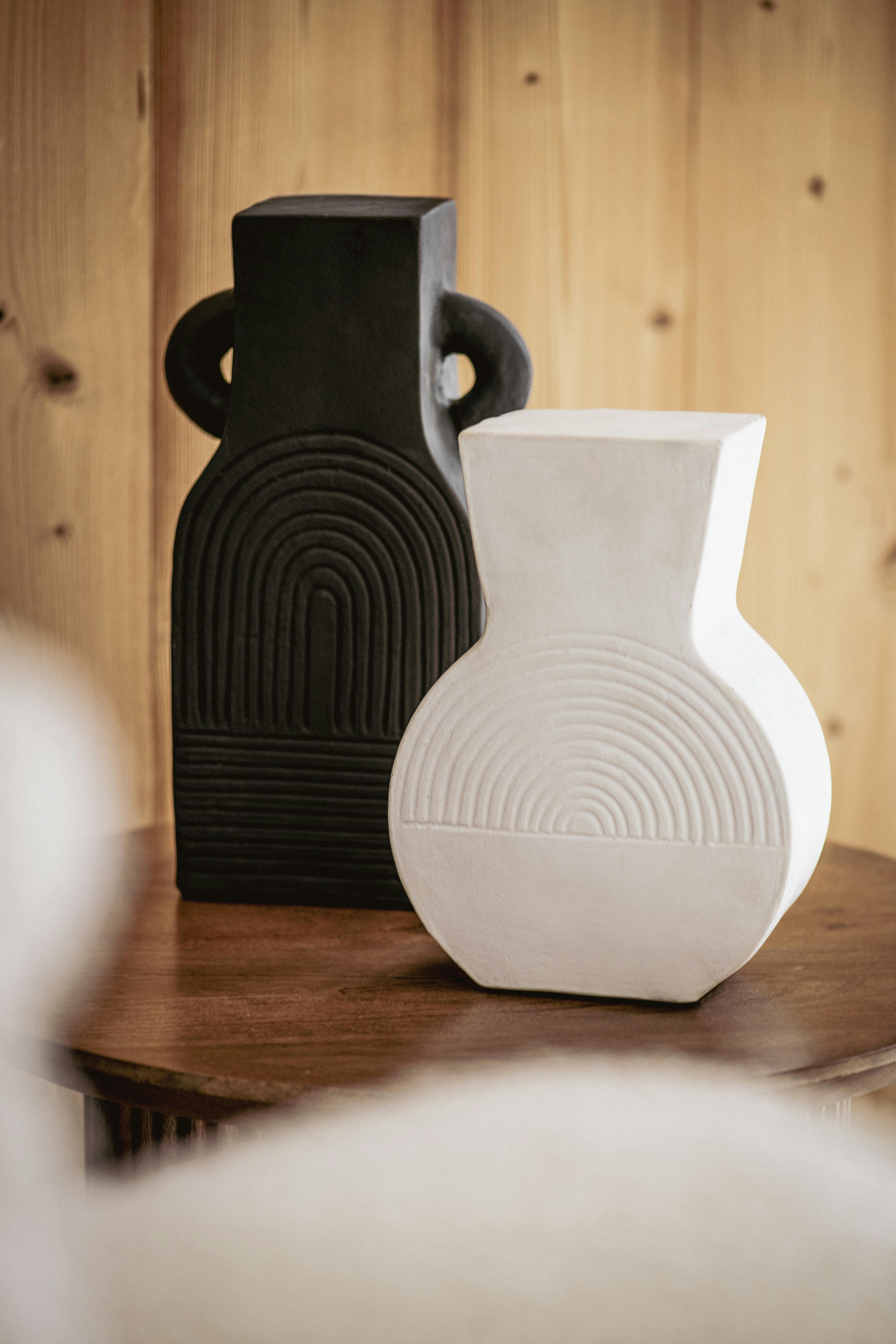 - Déco à poser abstraite en terre cuite beige