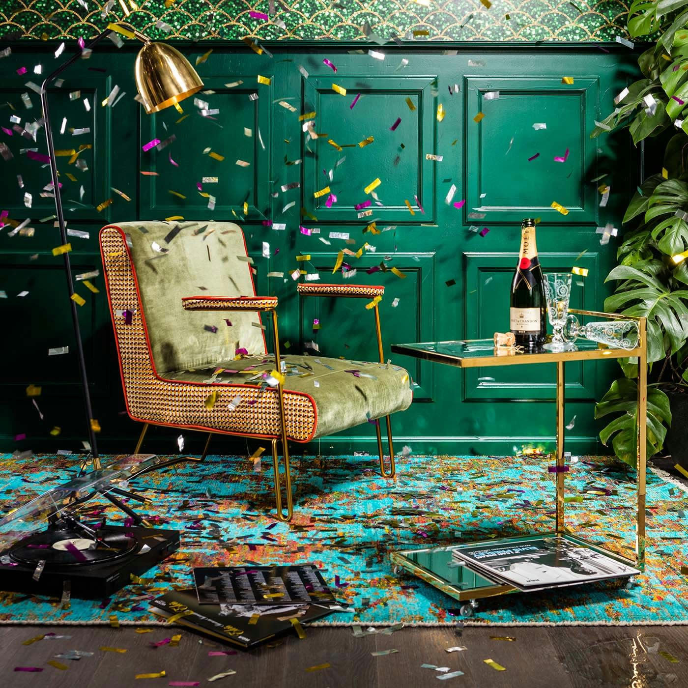 AUNT BETTY - Fauteuil en velours vert et acier doré